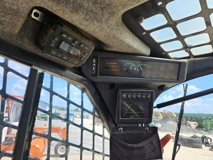 deere-331g-image-36
