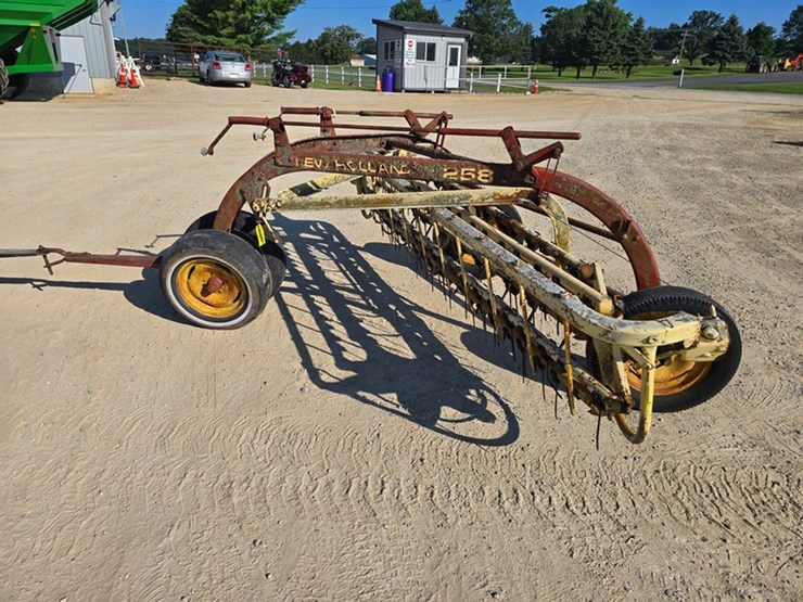 new-holland-258-image-3