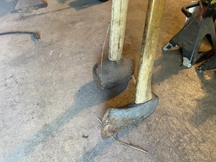 axe-&-hammer-image-3