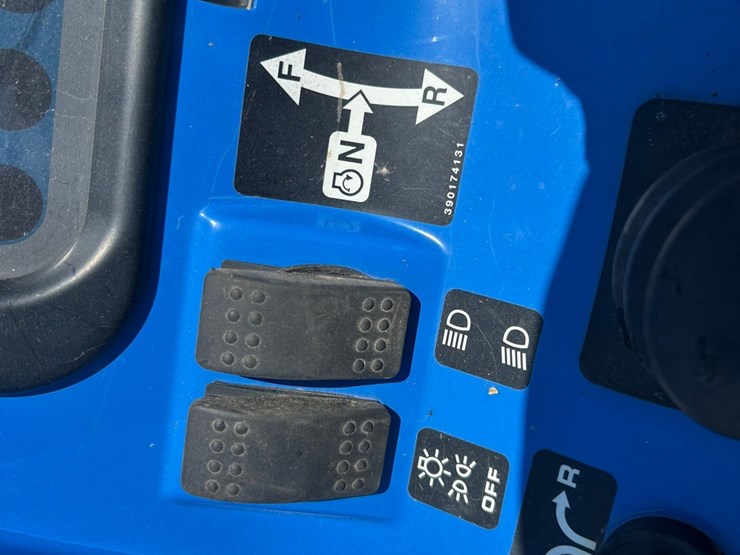 2004-new-holland-tc55da-tractor-image-34