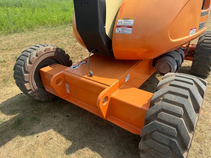 2012-jlg-600aj-image-17