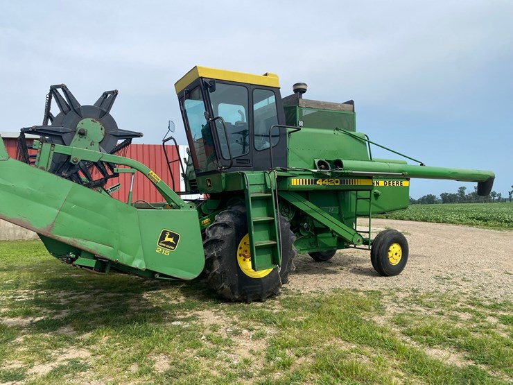 john-deere-4420-combine-image-1