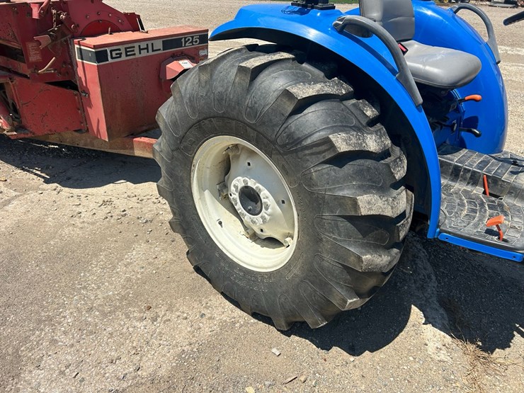 2004-new-holland-tc55da-tractor-image-24
