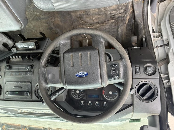 2014-ford-f250-xl-image-16