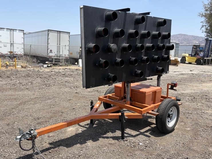 2013-vermac-arrow-board-trailer-image-1