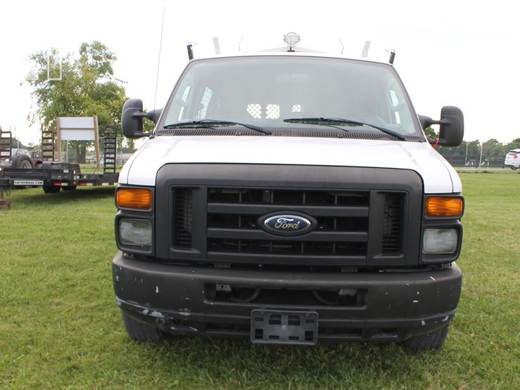 2010-ford-e250-image-12