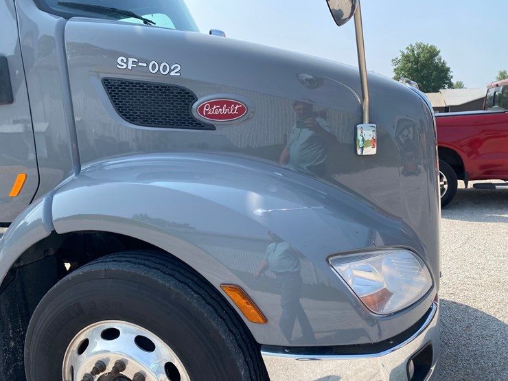 2019-peterbilt-579-image-9