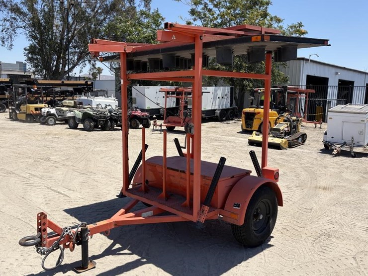 2013-myers-and-sons-hi-way-safety-arrowboard-trail-image-1