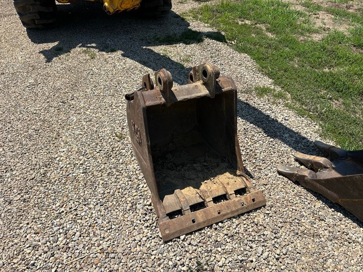 john-deere-610b-backhoe-image-25
