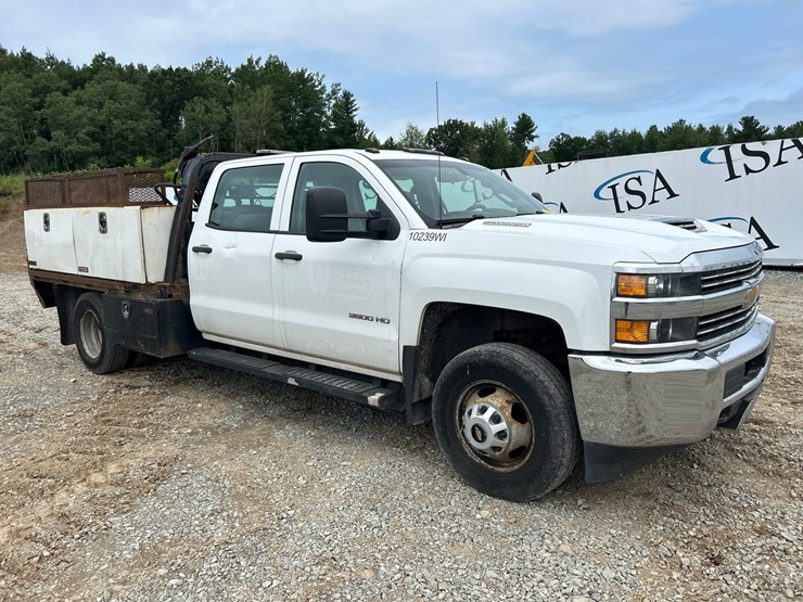2015-chevrolet-3500-image-7