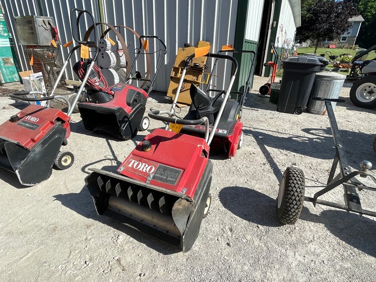 #2124-•-toro-s-200-snow-thrower-image-3