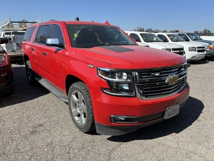 2018-chevrolet-suburban-image-2