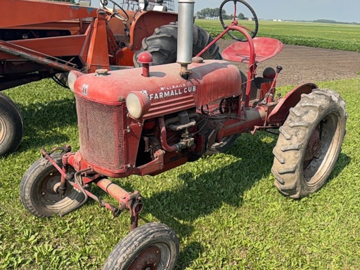 ihc-cub,-￼has-belly-mower-image-1