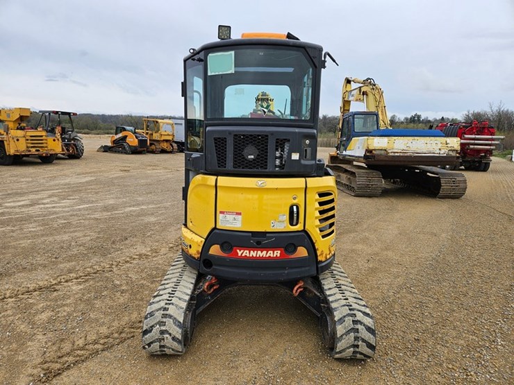 yanmar-vio35-image-4