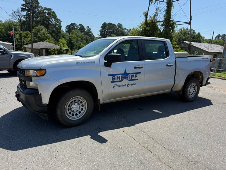 2021-chevrolet-silverado-1500-image-1