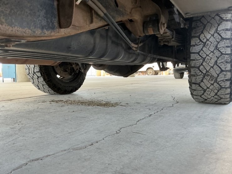 2017-chevrolet-3500hd-image-25