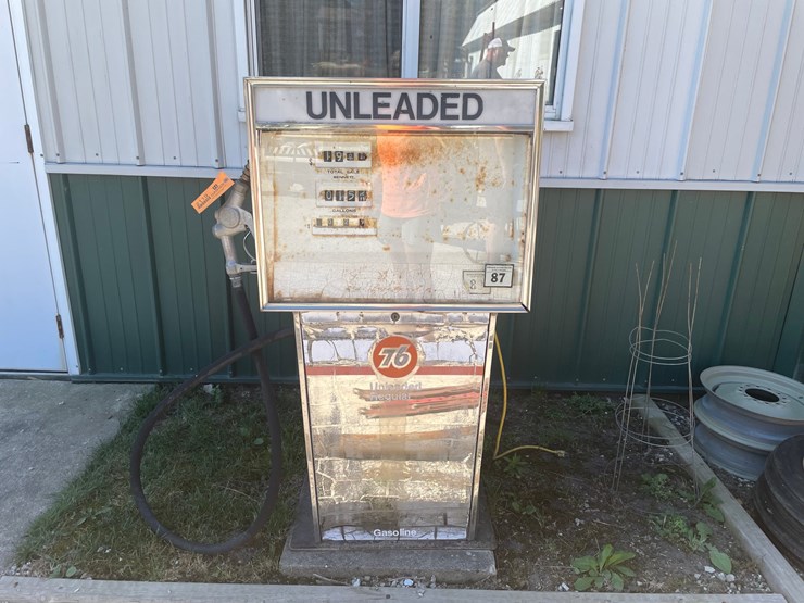 #2119-•-bennett-gas-pump-image-2
