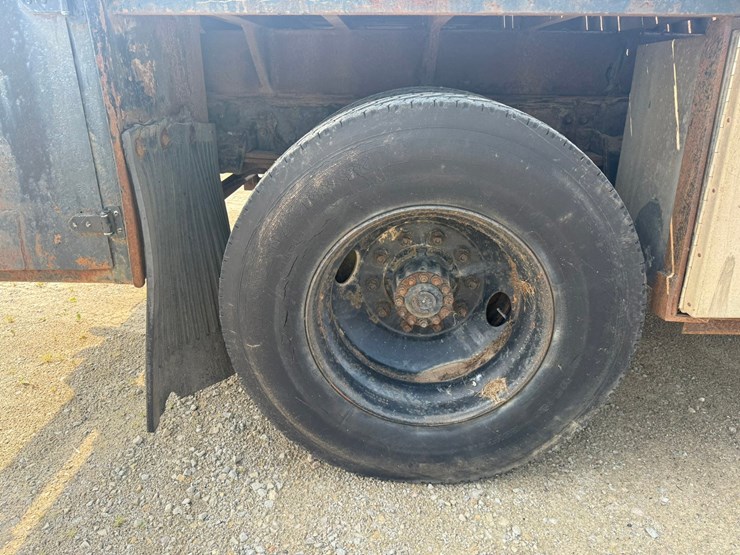 2000-freightliner-fl60-image-59
