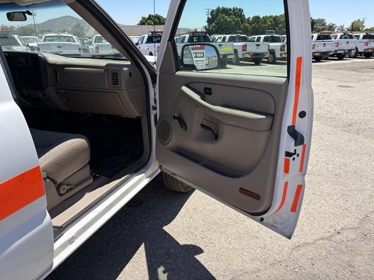 2005-chevrolet-silverado-2500-image-11