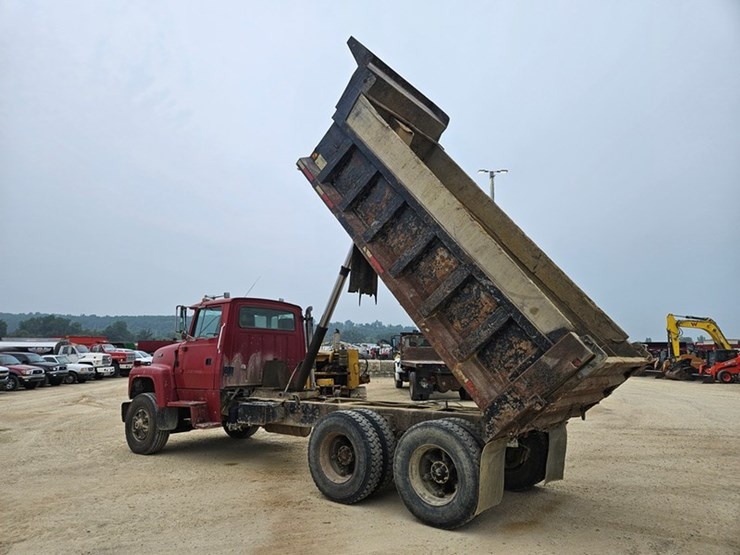 1995-ford-l8000-image-14