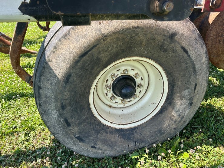 case-ih-730b-ecolo-tiger-ripper-image-28