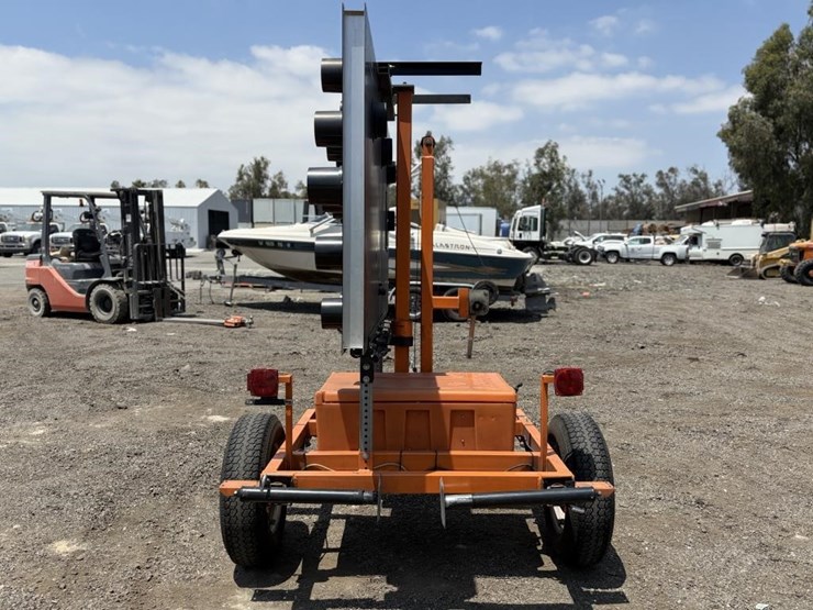 2013-vermac-arrow-board-trailer-image-4