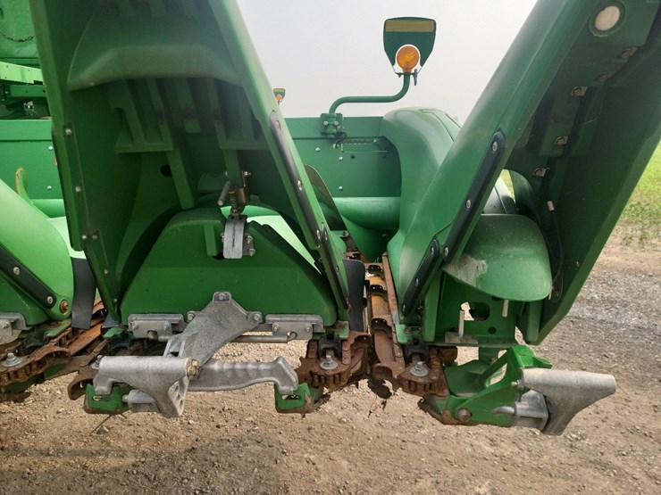 2014-john-deere-612c-corn-head---field-ready-image-39