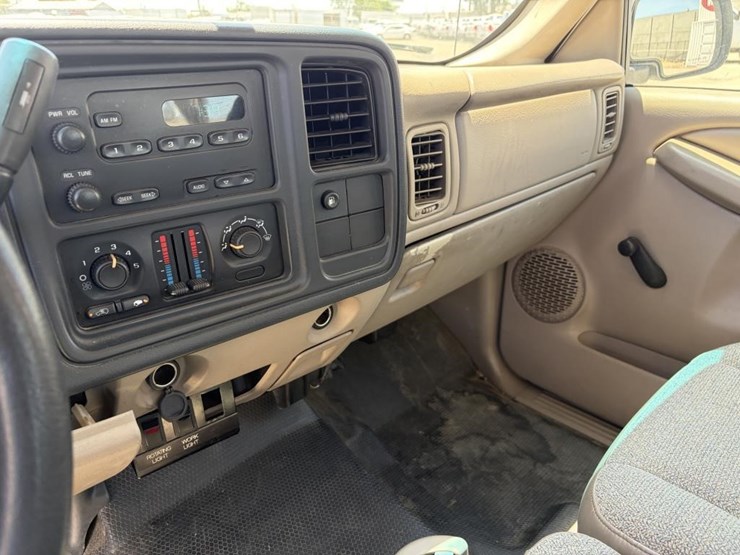 2005-chevrolet-silverado-2500-image-18