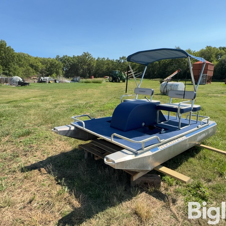 Kennedy 10.5’ Pedal Powered Pontoon