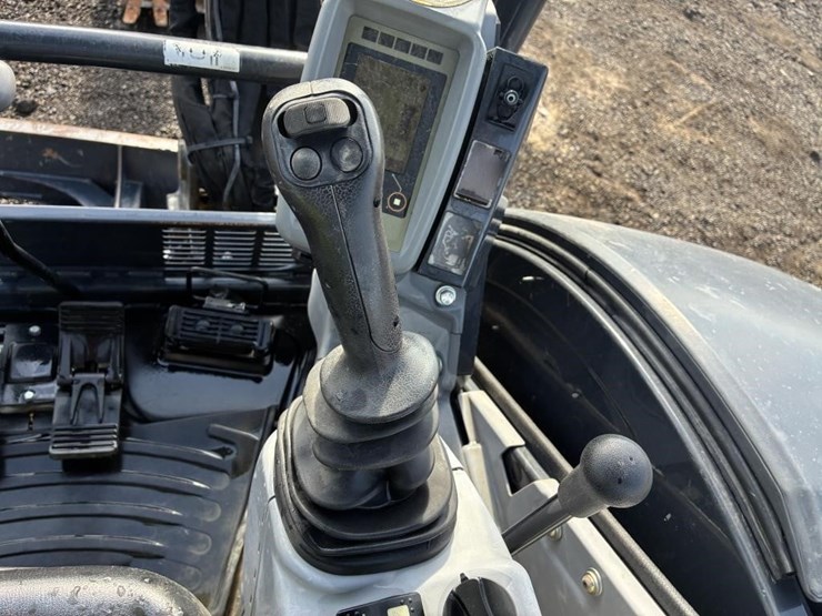 2023-deere-35g-image-24
