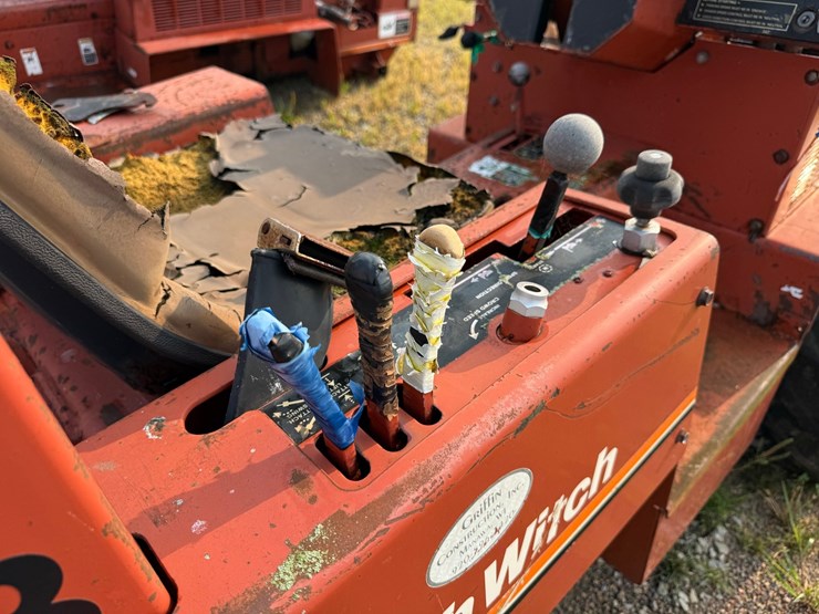 ditch-witch-350sx-image-29