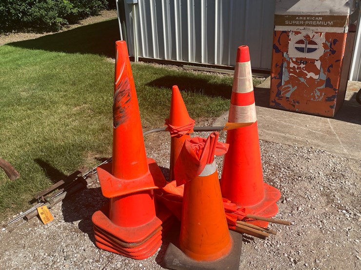#2133-•-large-lot-of-traffic-cones-image-2