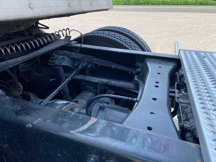 2019-peterbilt-579-image-19
