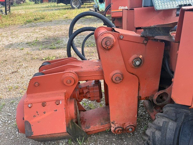 ditch-witch-350sx-image-33