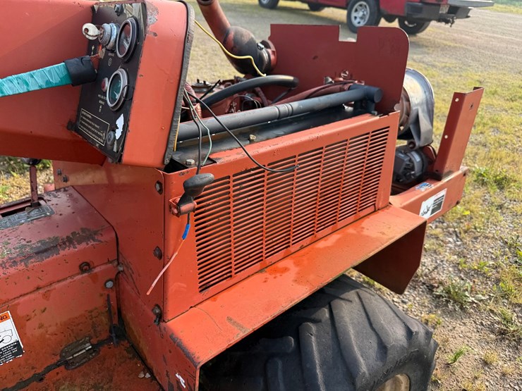 ditch-witch-350sx-image-32
