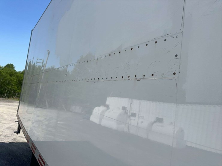 2015-hino-195-image-15
