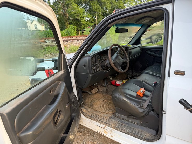 2001-chevrolet-3500-image-47