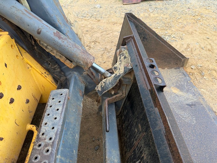#4069-•-new-holland-ls180-wheeled-skid-steer-image-16
