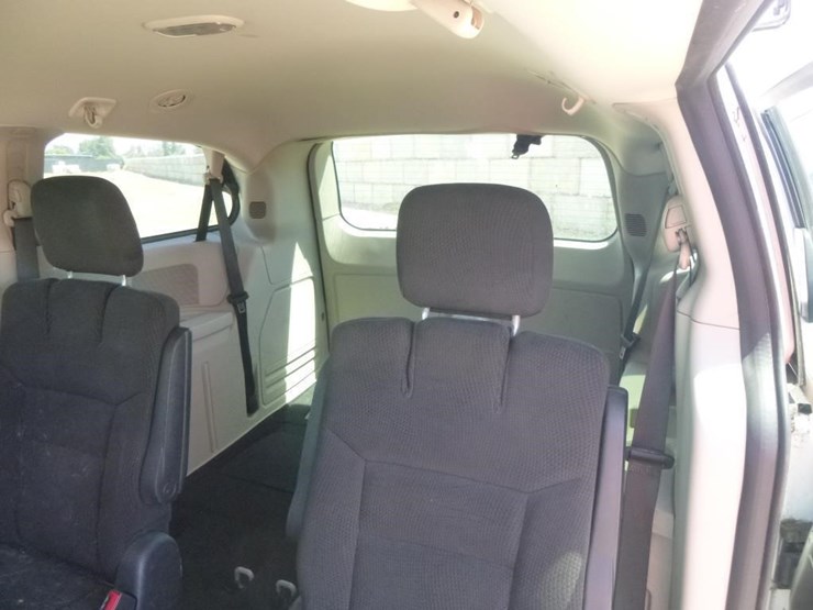 2014-dodge-grand-caravan-image-15
