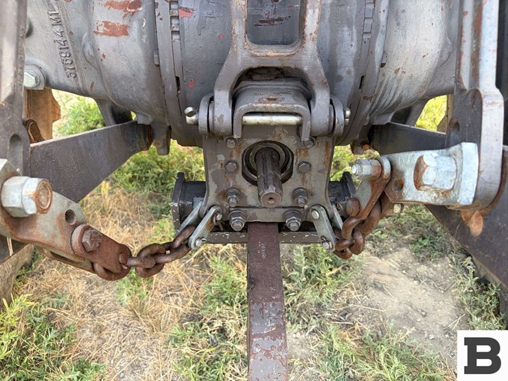 massey-ferguson-383-image-13