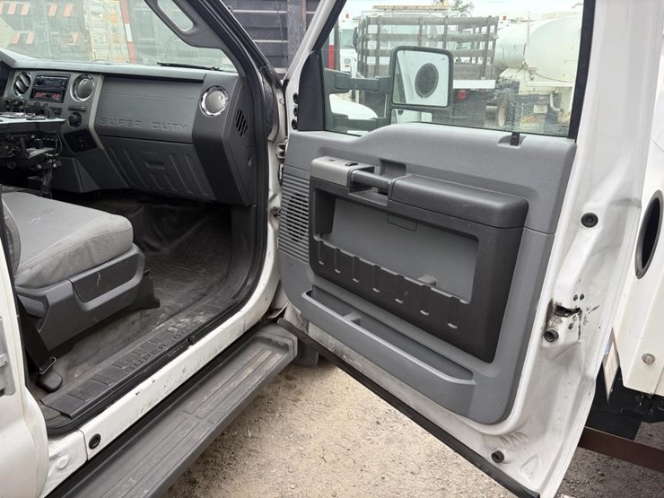 2015-ford-f550-xlt-image-10