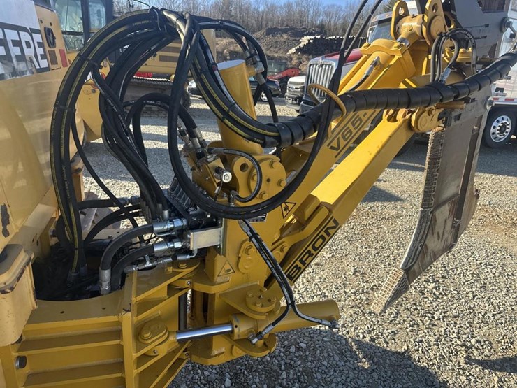 2014-deere-450j-image-23