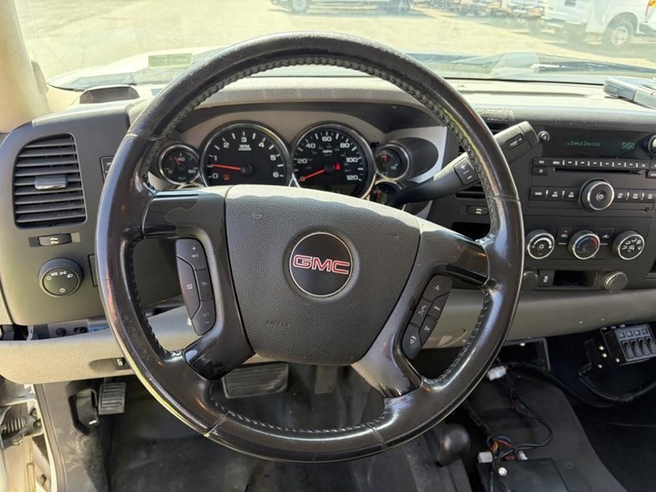 2012-gmc-sierra-2500-image-15