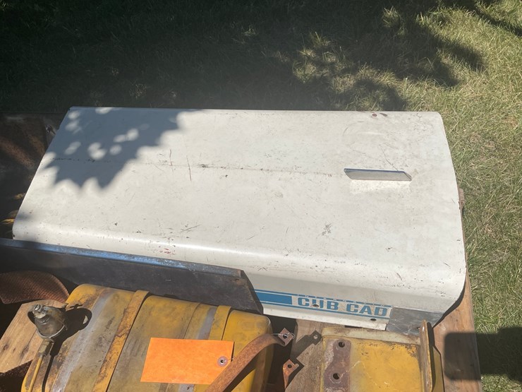 #2184-•-pallet-of-cub-cadet-lawn-tractor-parts-image-4