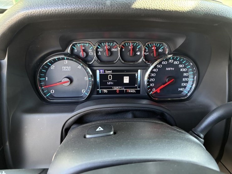 2018-chevrolet-suburban-image-22