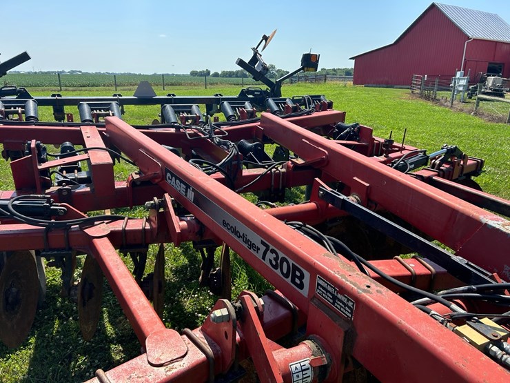 case-ih-730b-ecolo-tiger-ripper-image-34