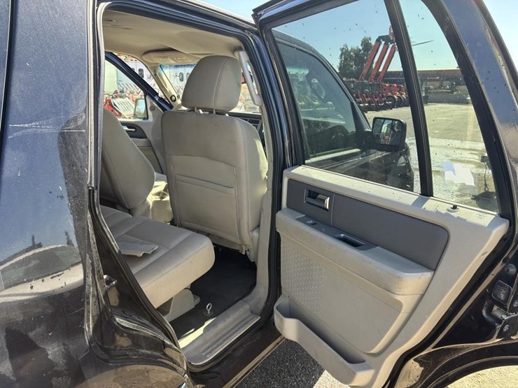 2012-ford-expedition-xlt-image-11