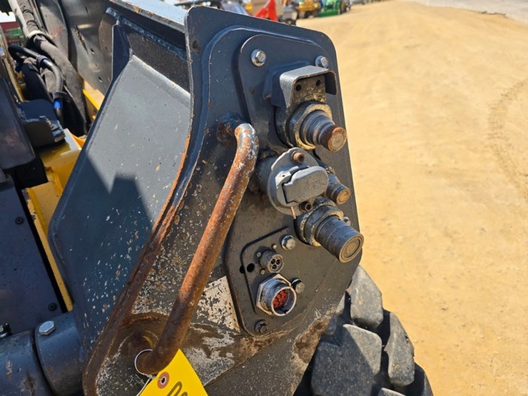 deere-330g-image-11