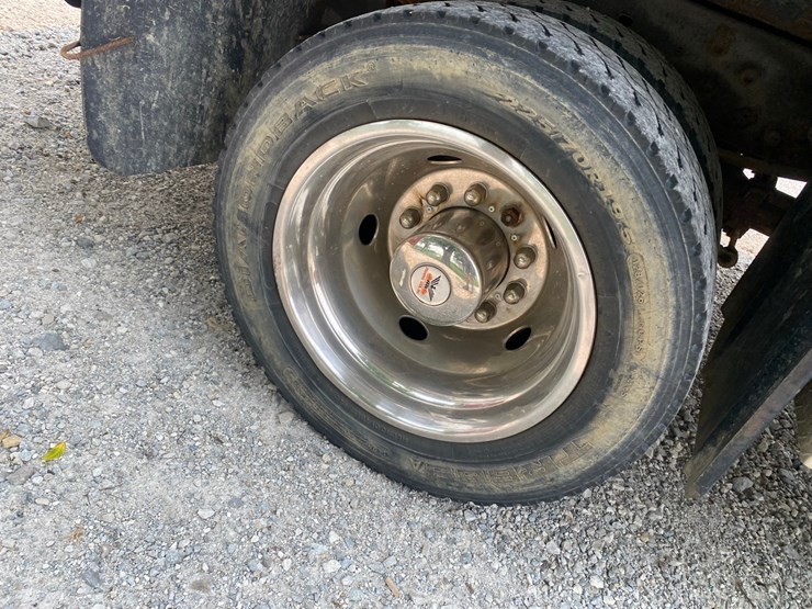 2011-ford-f550-image-32