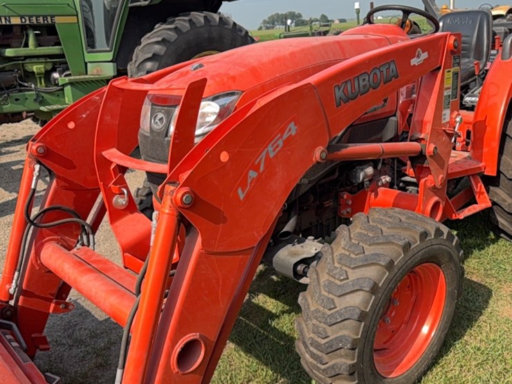 l-4600-kubota-mfd-tractor-with-loader,-237-hours-image-15